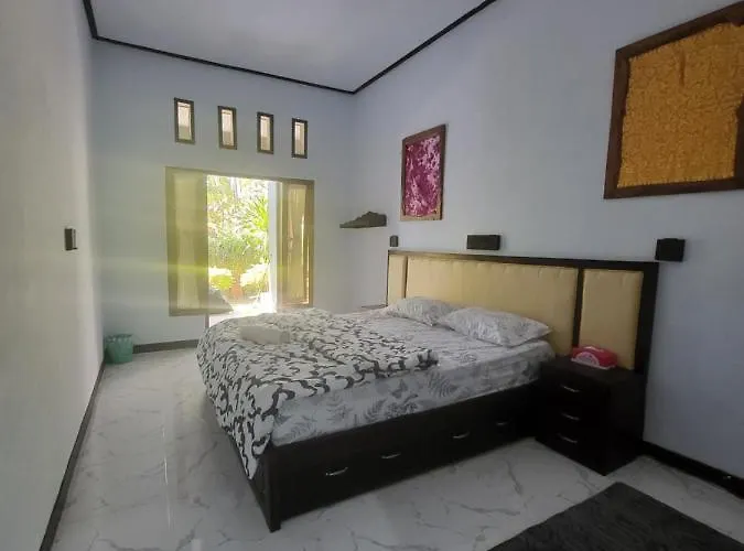 Exotic Backpackers 4*