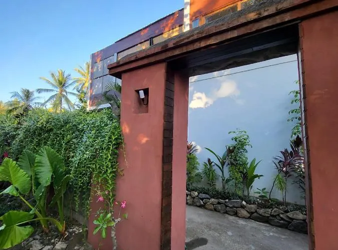Exotic Backpackers 4*