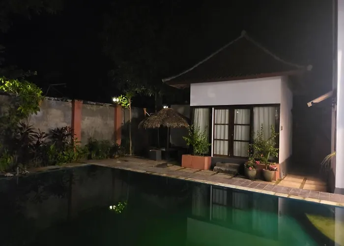 Exotic Backpackers 4*
