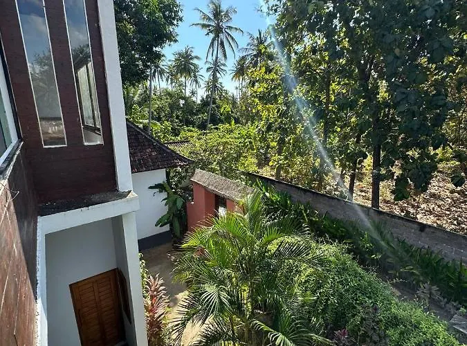 Exotic Backpackers 4*